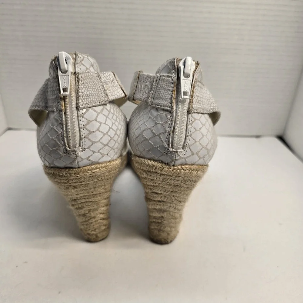 Nine West Womens White Snakeskin Espadrille Wedge Sandals Back Zip Size 10‎